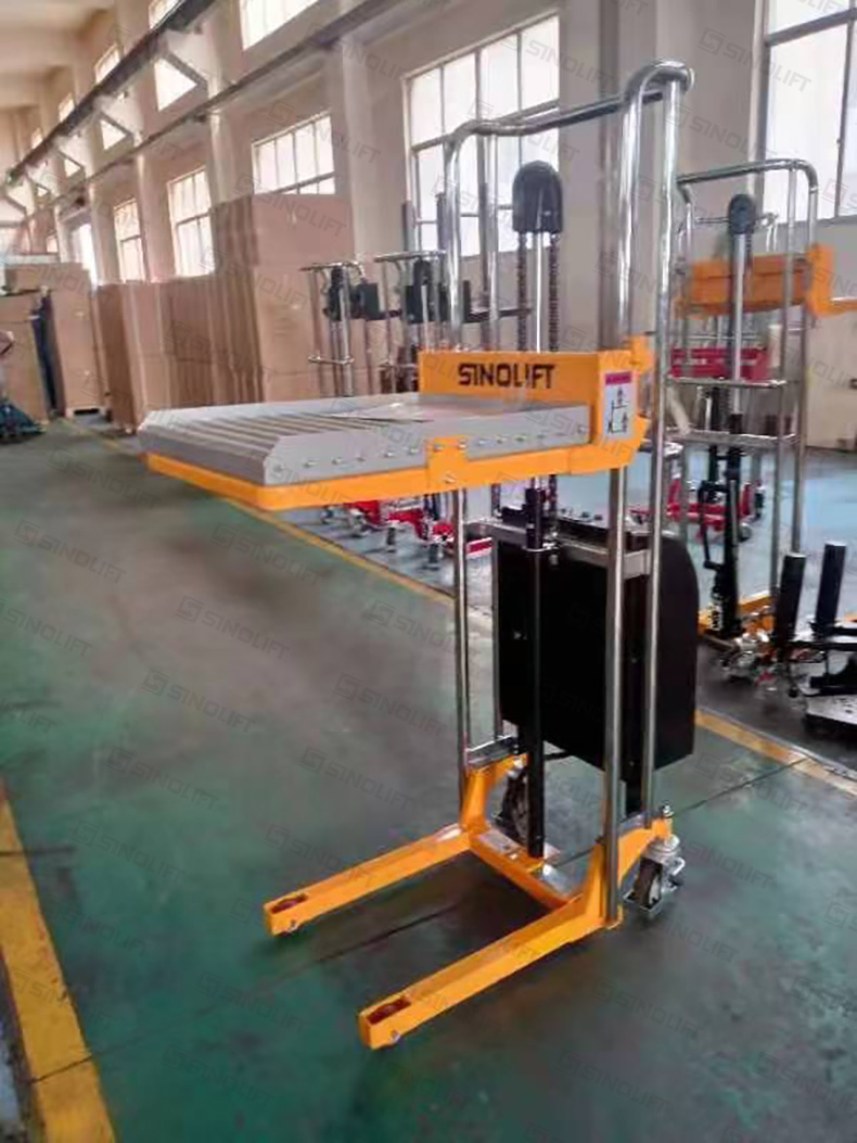 1724293881563888.jpg 20240508非标定制 滚筒平台升高车 出货图-1.jpg