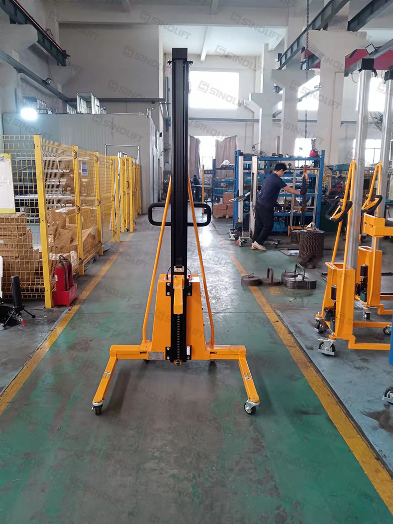 1725525887381261.jpg 20240509 V 非标单立柱 移动吊钩 出货图 (1).jpg