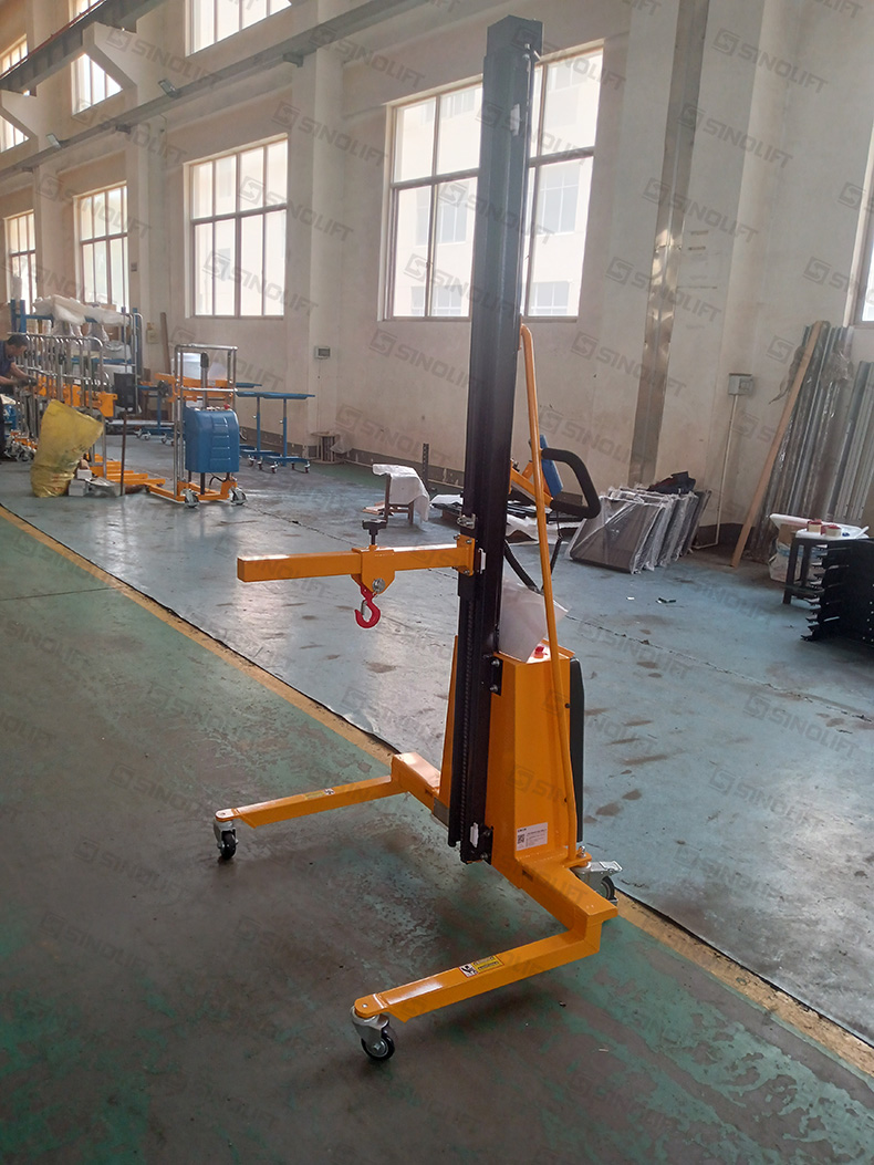 1725526009107075.jpg 20240509 V 非标单立柱 移动吊钩 出货图 (5).jpg