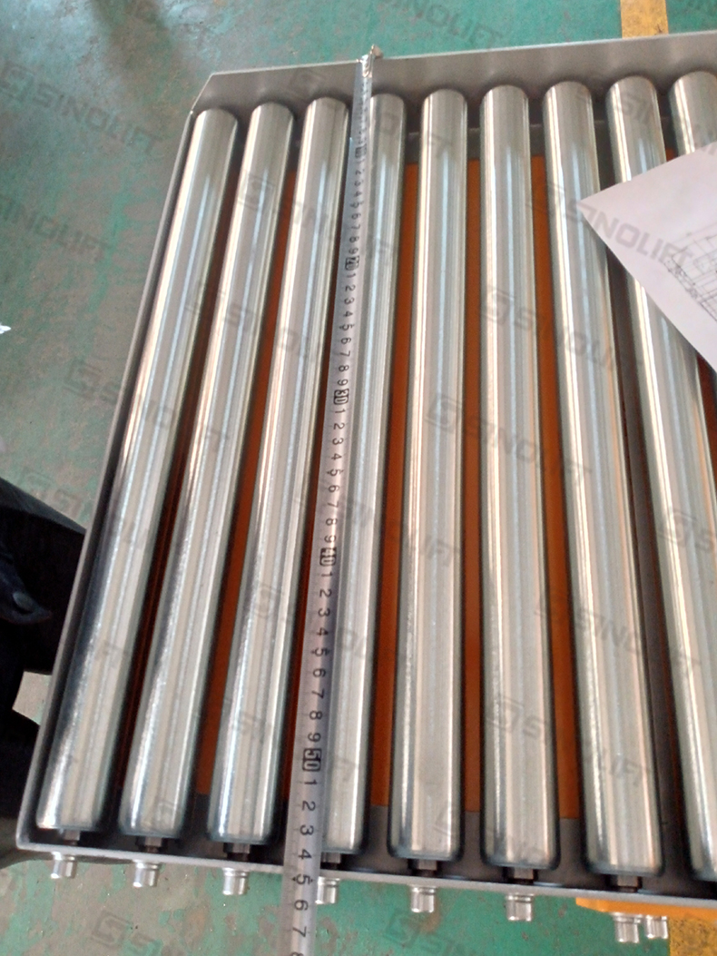 1757384636235340.jpg 20240508非标定制-滚筒平台升高车-出货图-(2).jpg