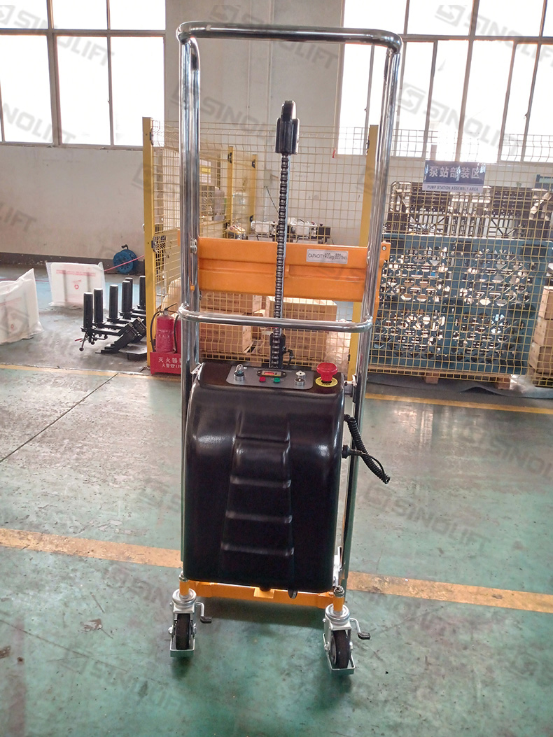 1762767518154871.jpg 20240508非标定制-滚筒平台升高车-出货图-(3).jpg